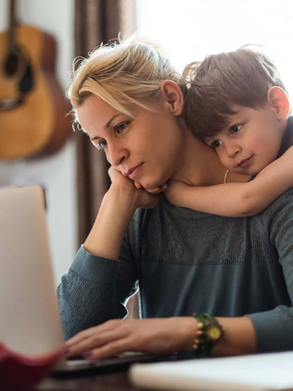 Une maman se renseigne sur la procédure de divorce par consentement mutuel en Belgique.